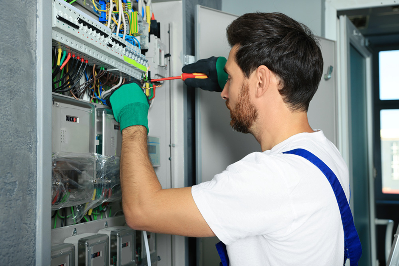 Nieder&shy;spannungs&shy;anlagen bei ETF Elektrotechnik Frankfurt GmbH in Eschborn